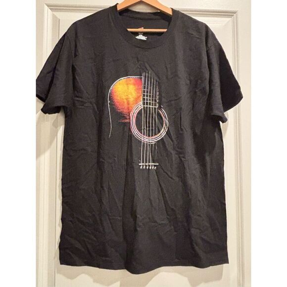 Guitar T-shirt size Large - Picture 1 of 2
